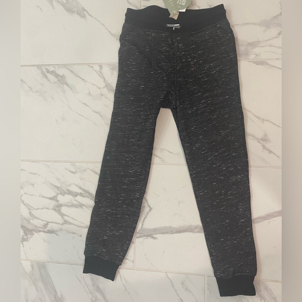 H&M Boys slim fit Sports Joggers. NWT smoke/pet free home